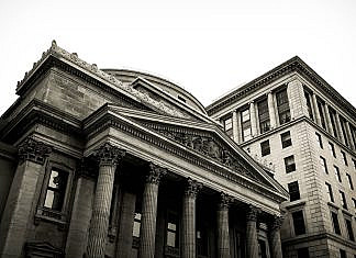 Depotvergleich grey concrete building