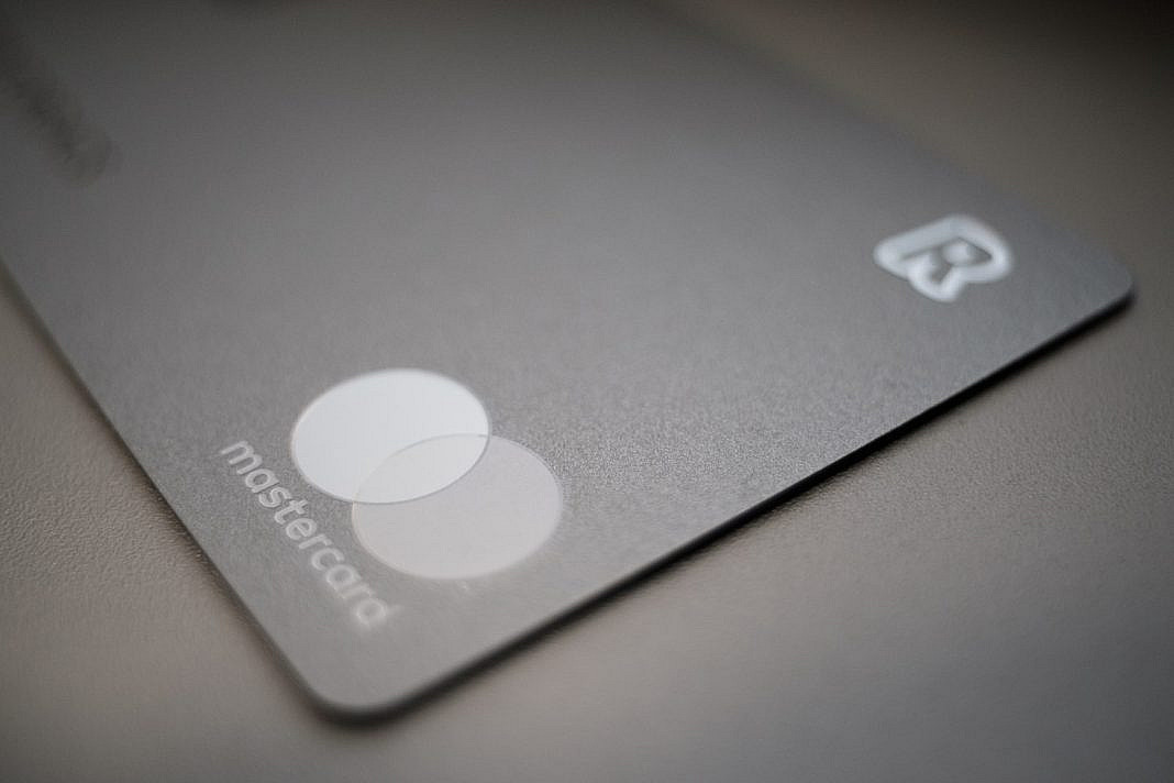 Foto von Viktor Forgacs black and white laptop computer