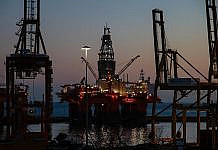 Rohstoffe: Grundlagen, Chancen, Risiken & Praxis red and black metal tower during sunset