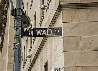Der ETF: Mit passiven Indexfonds clever investieren black and white UNK UNK street sign